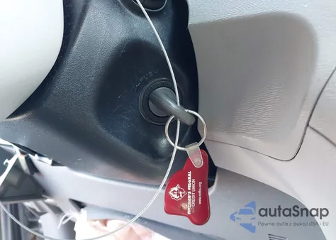 2014 Toyota Sienna Le V6 8 Passenger z USA, uszkodzony, nr VIN 5TDKK3DC4ES465622